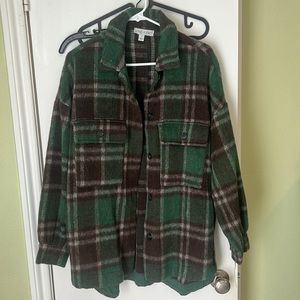 Beautiful green plaid Shacket. Never worn. Perfect for winter
